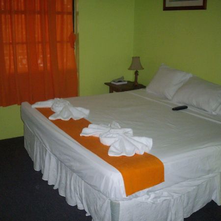 The Bakadeer Inn Belize City Zewnętrze zdjęcie