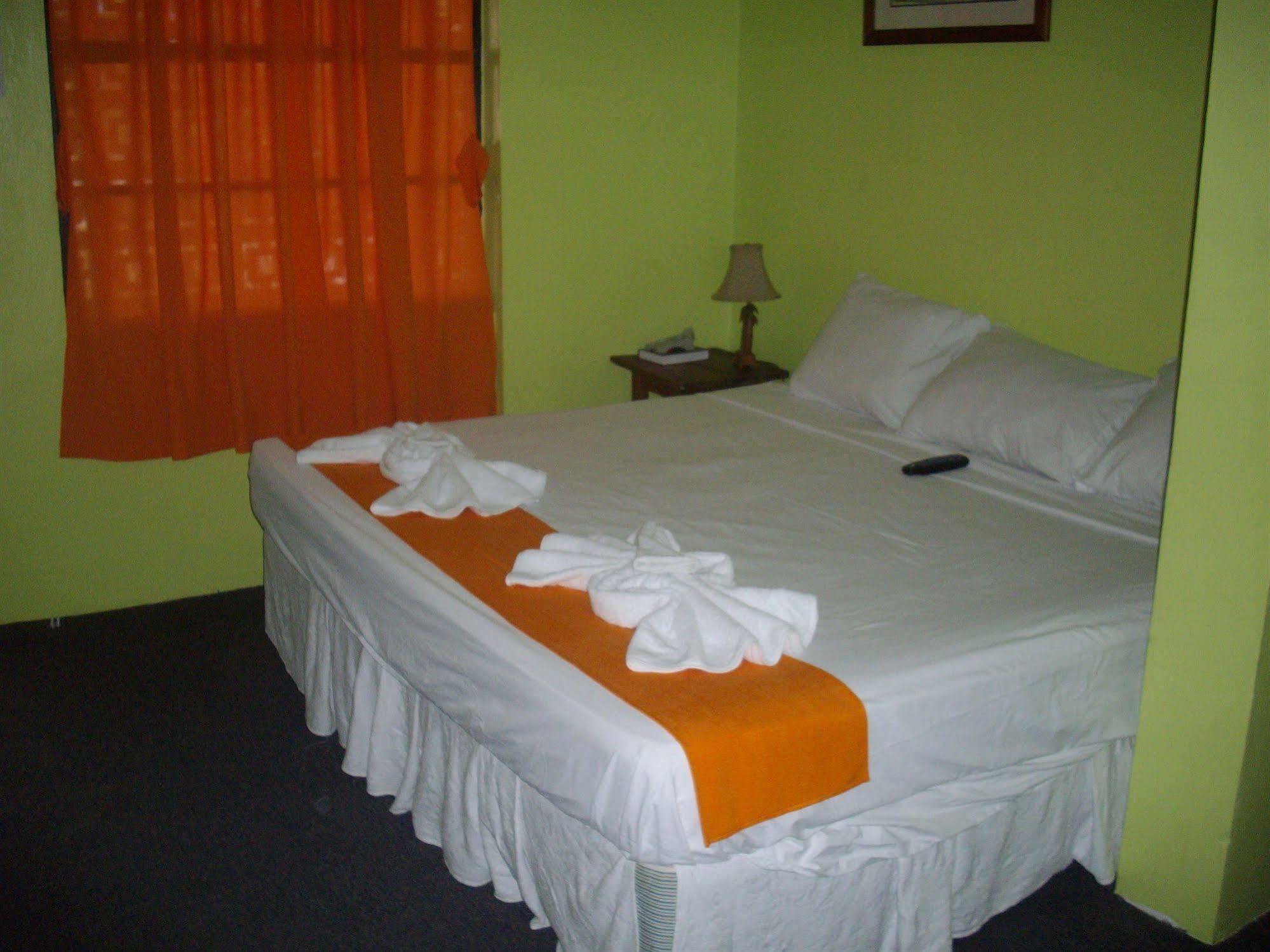 The Bakadeer Inn Belize City Zewnętrze zdjęcie